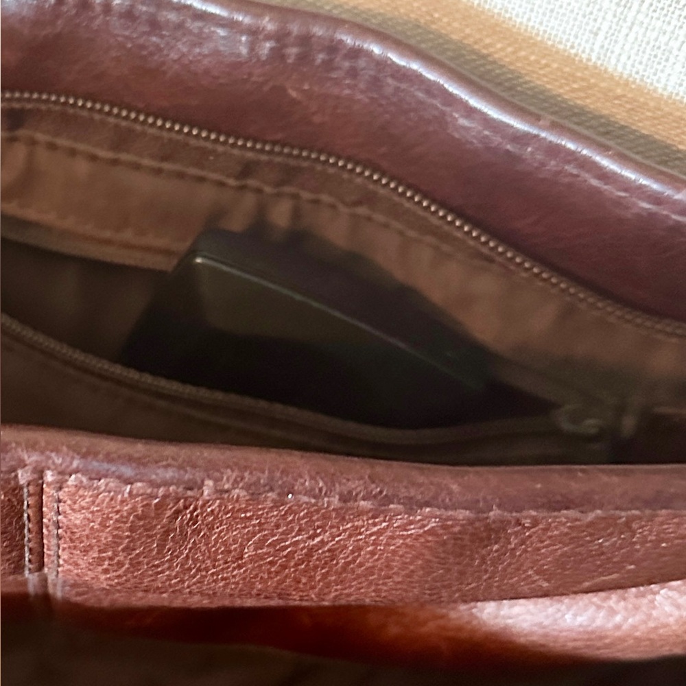 Vintage Leather Crossbody Bag - Picture 3 of 16